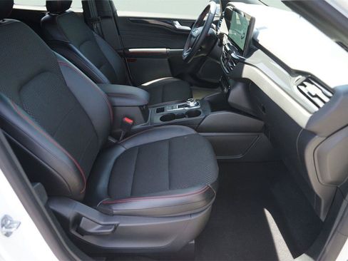 Used 2025 Ford Escape ST-Line w/ Equipment Group 301A FWD image 19