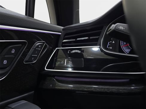 Used 2025 Audi Q7 3.0T Prestige w/ Prestige Package image 29