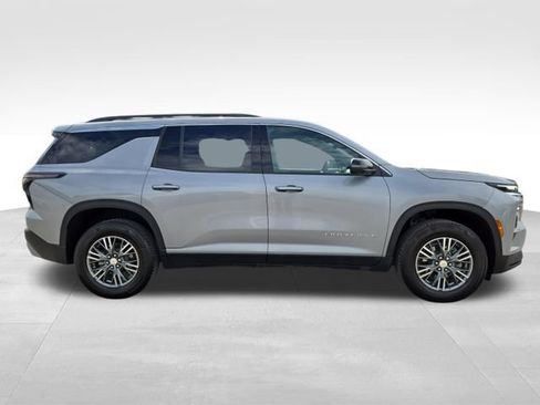 Used 2024 Chevrolet Traverse LT w/ Trailering Package AWD/4WD image 12