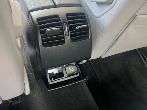 Used 2009 Mercedes-Benz C 300 Sedan image 14
