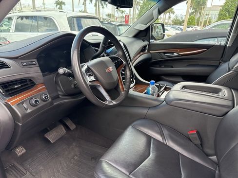 Used 2020 Cadillac Escalade Luxury image 5