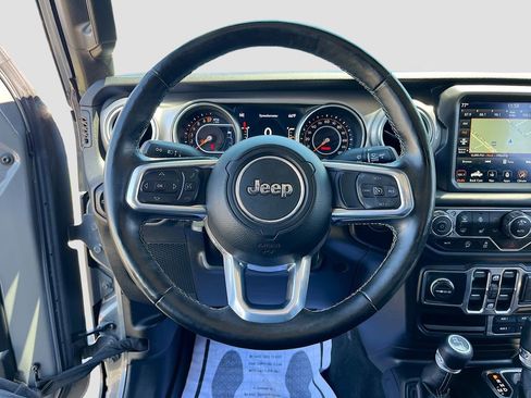 Certified 2020 Jeep Gladiator Overland AWD/4WD image 11
