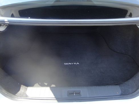 Used 2022 Nissan Sentra SV FWD image 11