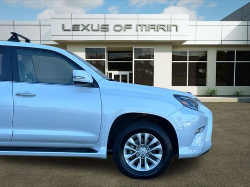 Used 2022 Lexus GX 460 Luxury w/ Off Road Package AWD/4WD image 37