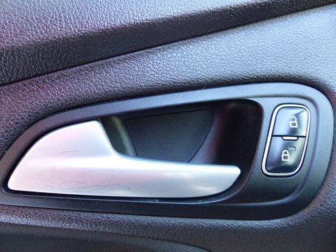 Used 2017 Ford Focus SE FWD image 19