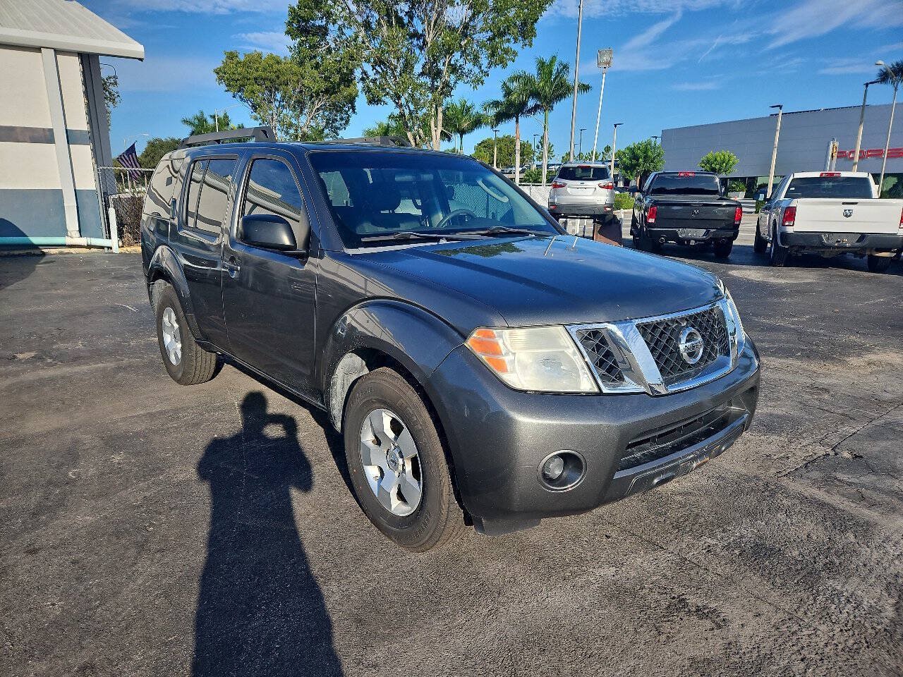 Used 2008 Nissan Pathfinder S RWD image 3