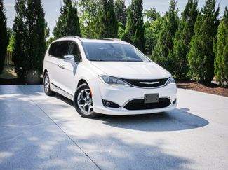 Used 2017 Chrysler Pacifica Limited w/ UConnect Theater Package FWD video 2