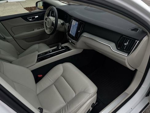 Used 2024 Volvo S60 B5 Plus w/ Climate Package image 30