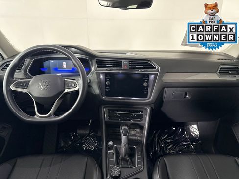 Used 2022 Volkswagen Tiguan SE w/ Panoramic Sunroof Package image 14