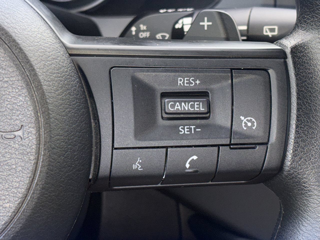 Used 2024 Nissan Pathfinder S FWD image 11