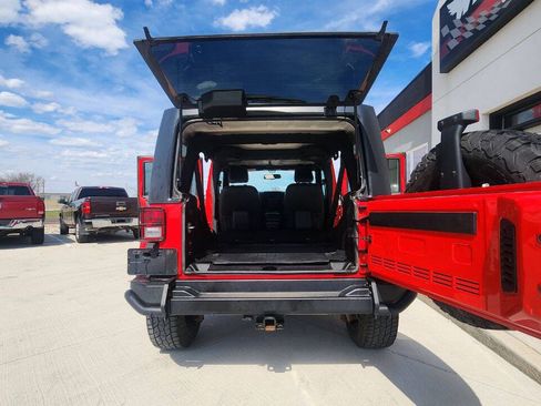 Used 2017 Jeep Wrangler Unlimited Sahara AWD/4WD image 23