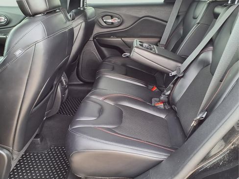 Used 2021 Jeep Cherokee Trailhawk AWD/4WD image 11