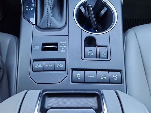 Used 2020 Toyota Highlander XLE image 26