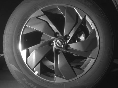 Used 2025 Nissan Rogue SV image 13