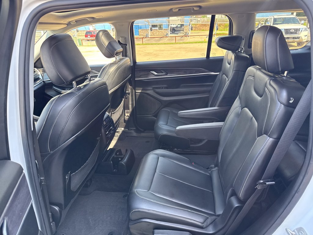 Used 2023 Jeep Grand Cherokee L Limited AWD/4WD image 28