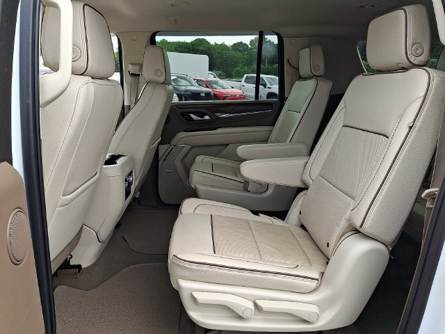 Used 2022 GMC Yukon XL Denali w/ Advanced Technology Package AWD/4WD image 24