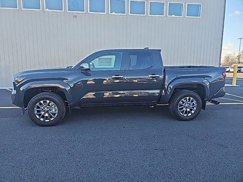 Used 2024 Toyota Tacoma Limited image 20