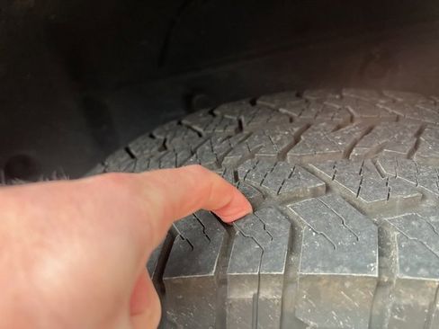 Used 2019 Jeep Wrangler Unlimited Sahara image 9