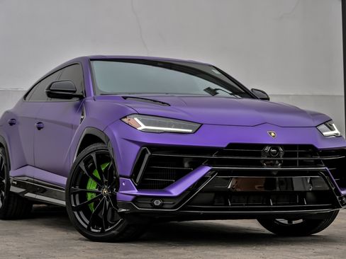 Used 2024 Lamborghini Urus S image 1