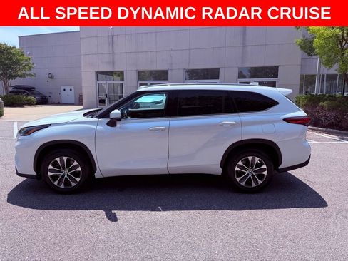 Used 2021 Toyota Highlander XLE FWD image 4
