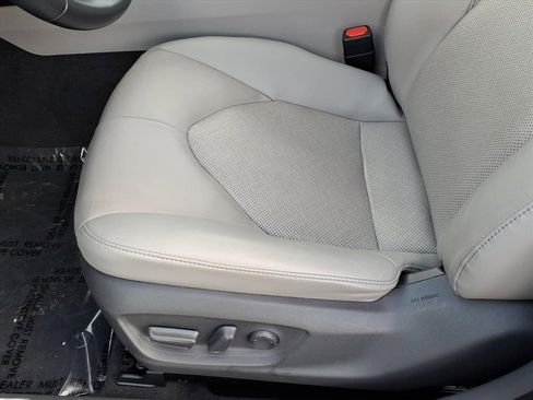 Used 2021 Toyota Camry XLE image 17