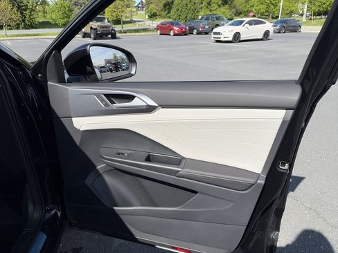 New 2026 Volkswagen Taos SEL AWD/4WD image 18
