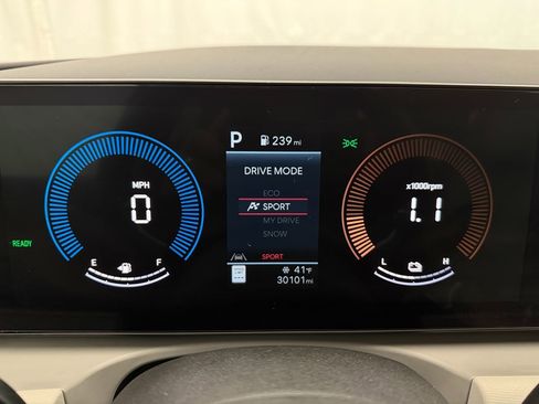 Used 2025 Hyundai Tucson Blue image 10