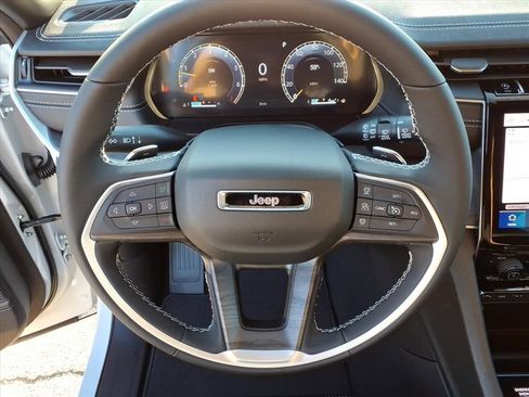 New 2025 Jeep Grand Cherokee Limited w/ Black Appearance Package image 19