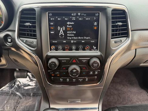 Used 2018 Jeep Grand Cherokee Altitude RWD image 14