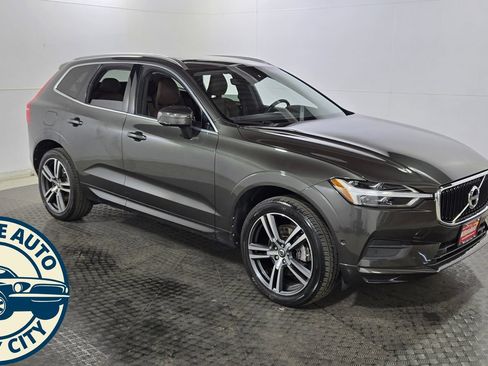 Used 2018 Volvo XC60 T5 Momentum w/ Vision Package AWD/4WD image 9