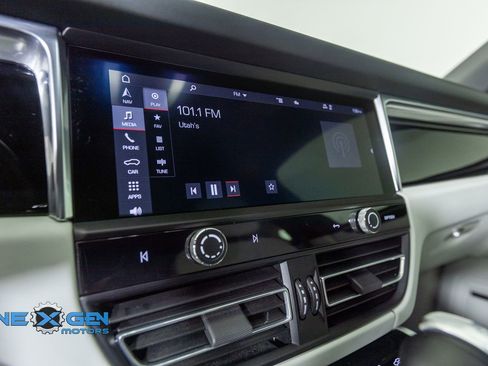 Used 2024 Porsche Macan AWD/4WD image 23