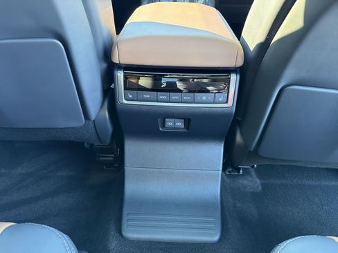 Used 2024 Lexus GX 550 w/ Accessory Package (Z1) AWD/4WD image 24