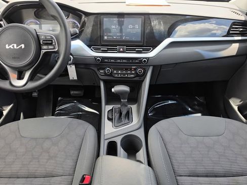 Used 2022 Kia Niro LX FWD image 16