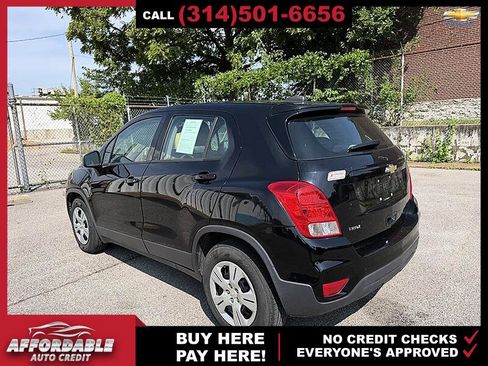 Used 2019 Chevrolet Trax LS FWD image 2