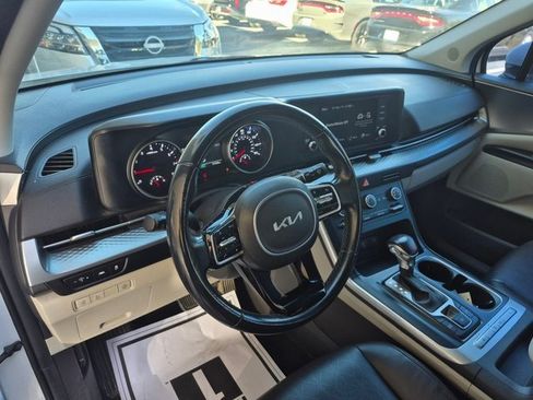 Used 2023 Kia Carnival LX image 9