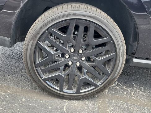 Certified 2026 Ford Expedition Platinum w/ Stealth Performance Package AWD/4WD image 5