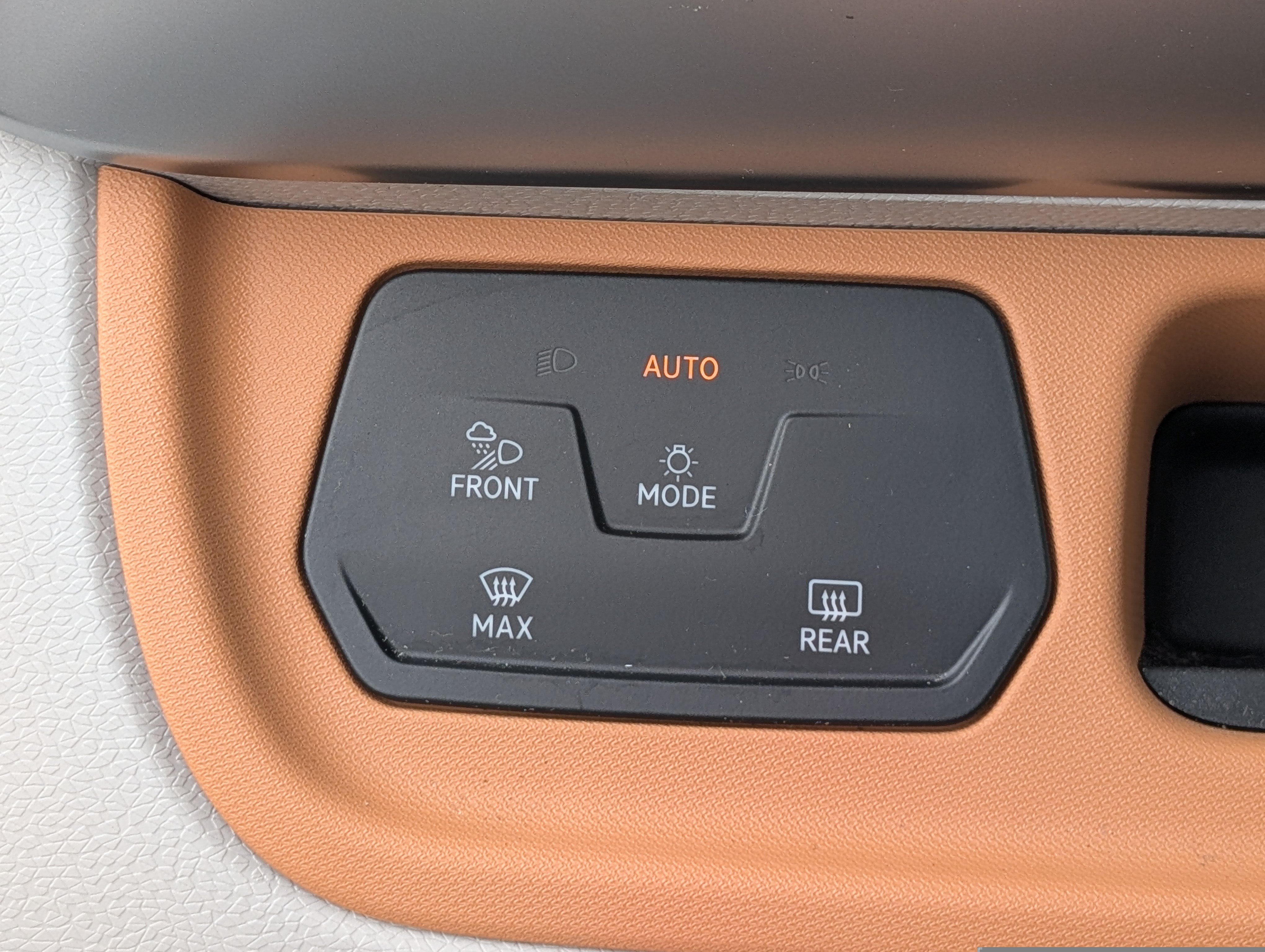 Used 2025 Volkswagen ID. Buzz 1st Edition AWD/4WD image 25