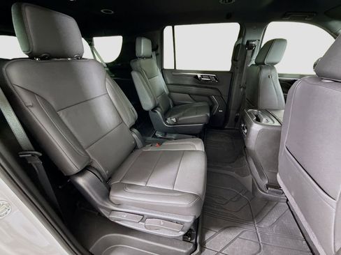 Used 2025 Chevrolet Suburban LT w/ Comfort Package AWD/4WD image 28