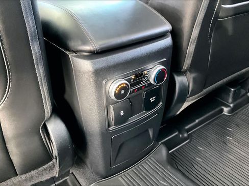 Used 2022 Ford Explorer Platinum w/ Equipment Group 601A AWD/4WD image 34