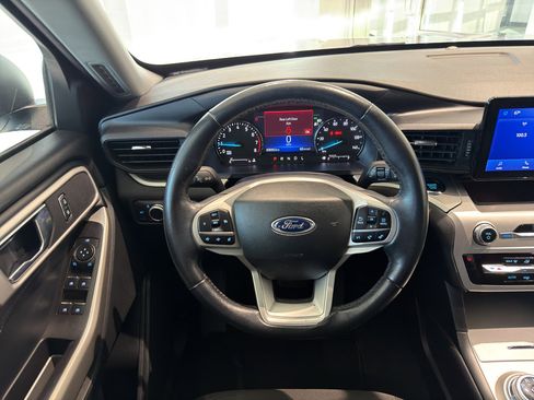 Used 2022 Ford Explorer XLT image 17