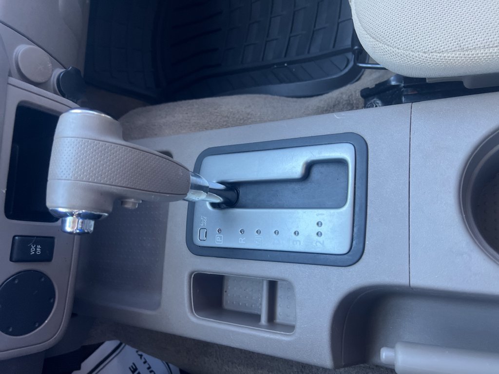 Used 2010 Nissan Frontier SE RWD image 18
