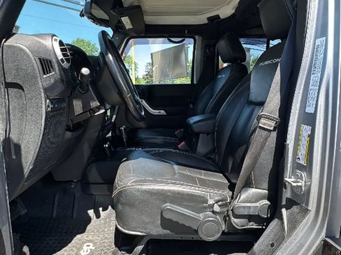 Used 2014 Jeep Wrangler Unlimited Rubicon w/ Connectivity Group AWD/4WD image 10