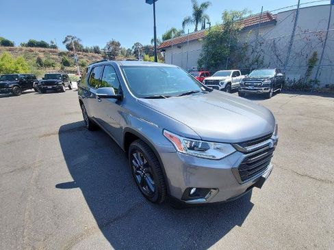 Used 2020 Chevrolet Traverse RS FWD image 2
