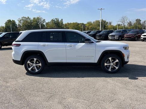 New 2025 Jeep Grand Cherokee Limited image 2