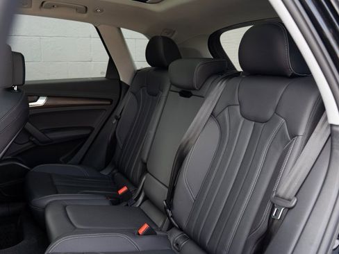 Certified 2025 Audi Q5 2.0T Premium Plus image 19