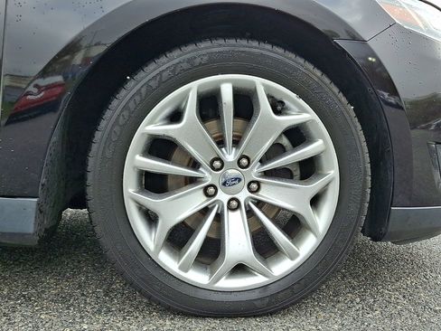 Used 2018 Ford Taurus Limited image 8