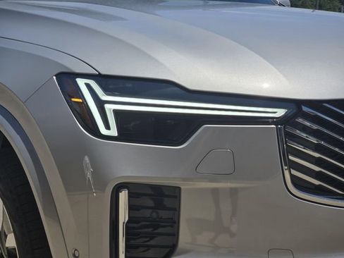 Used 2025 Volvo XC90 B6 Plus w/ Protection Package Premier image 11