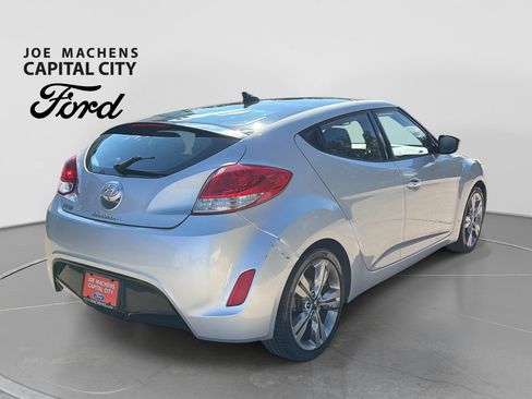 Used 2017 Hyundai Veloster Value Edition FWD image 5
