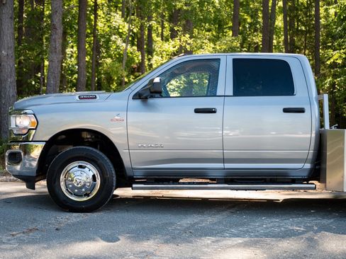 Used 2020 RAM 3500 Tradesman w/ Chrome Appearance Group RWD image 7