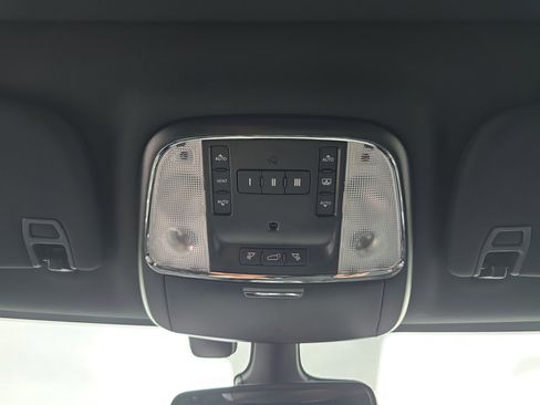 Used 2020 Jeep Grand Cherokee Overland image 27